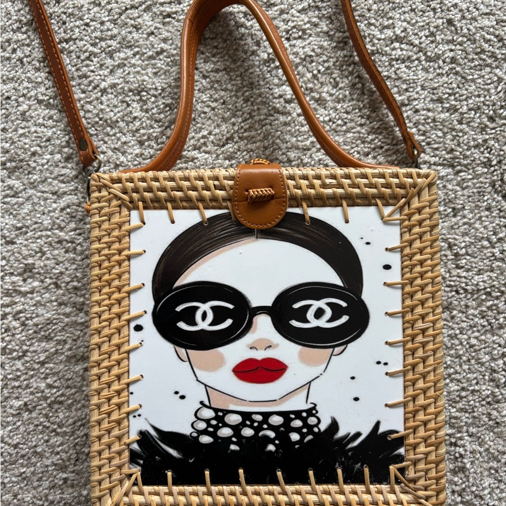 Chic Woven Crossbody Bag with Graphic Portrait and Logo Sunglasses